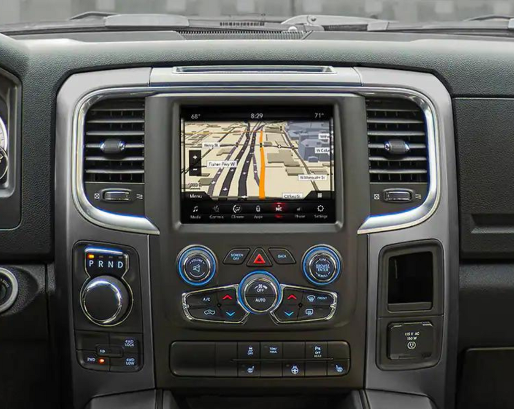 Autoradio UConnect NAV 8.4AN RA4 VP4 pour Dodge Ram 2500 et 3500 HD (2013-2018).