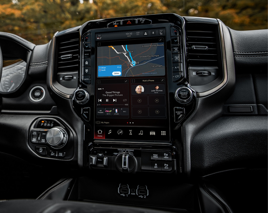 Ram Truck UAX UConnect 4C NAV 2019-2023 avec radio à écran tactile de 12 pouces et mise à niveau vers Apple CarPlay et Android Auto